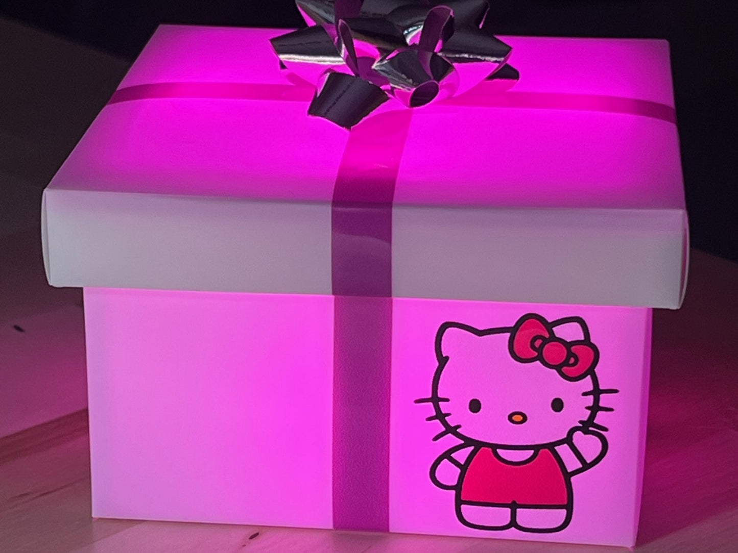 Boîte cadeau lumineuse carismo hello kitty  fermee