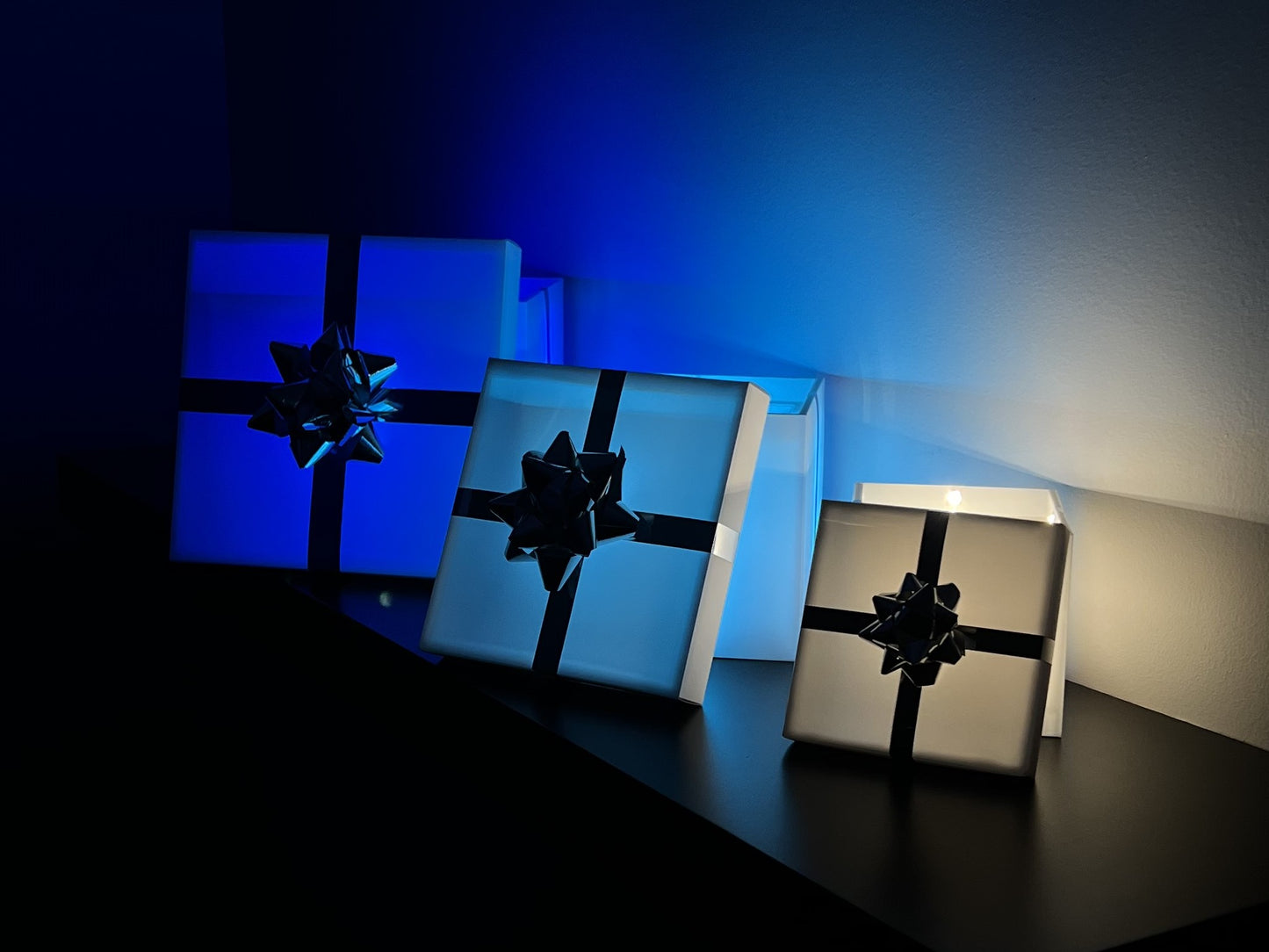 3 boîtes lumineuses carismo ouvertes